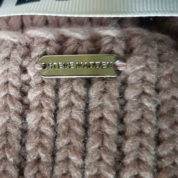 Steve Madden Scarf and Beanie Bundle NWT - Picture 4 of 5